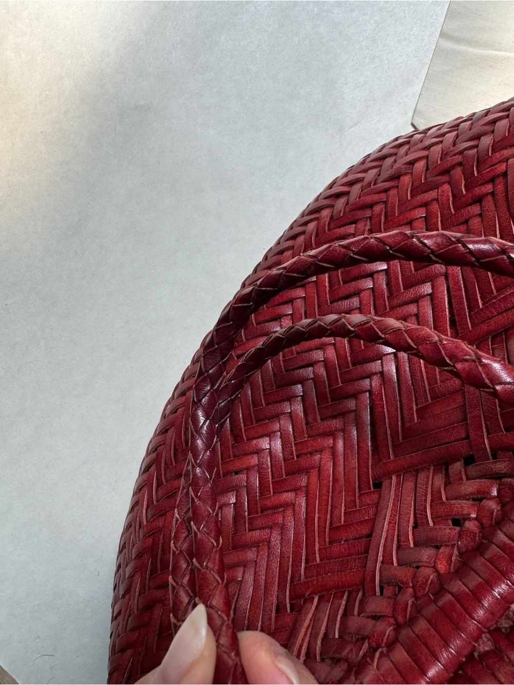 Dragon Diffusion 6 lines woven top handle tote bag in burgundy - Picture 7 of 8